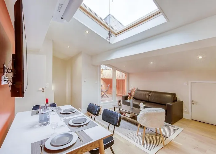 Emile Fourcand -your Apartament *