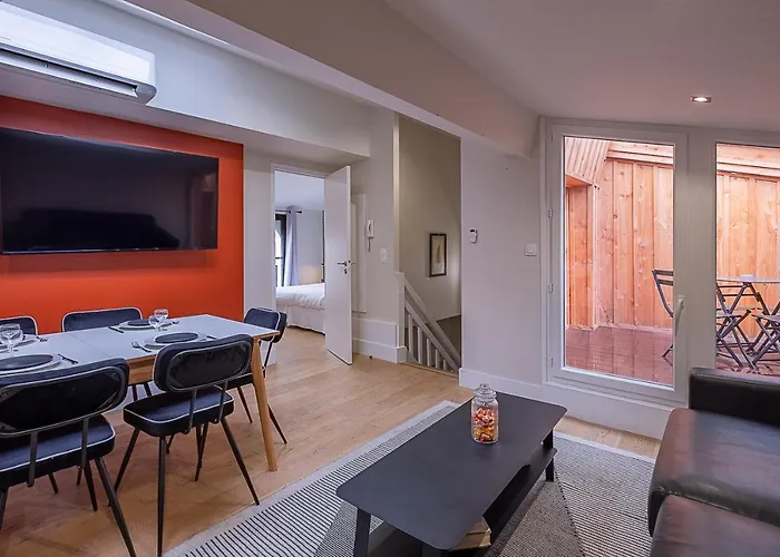 Emile Fourcand -your Apartament *