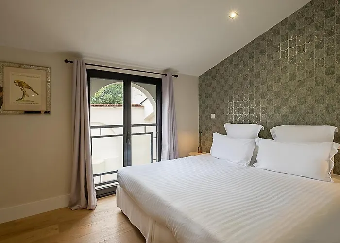 Emile Fourcand -your Apartament