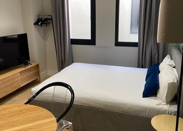 Emile Fourcand -your Apartament Bordeaux